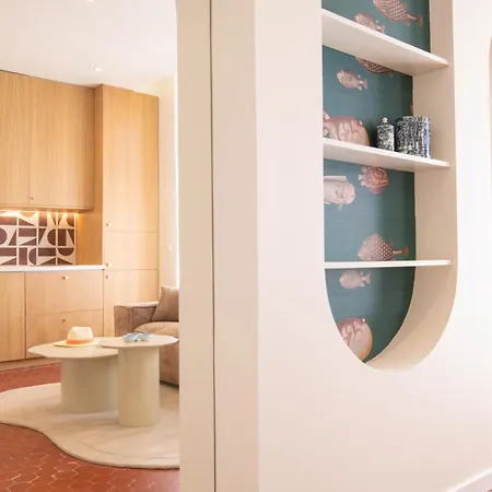 La Pampelonne Place Des Lices * Saint-Tropez