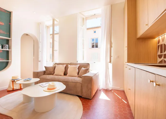 La Pampelonne Place Des Lices