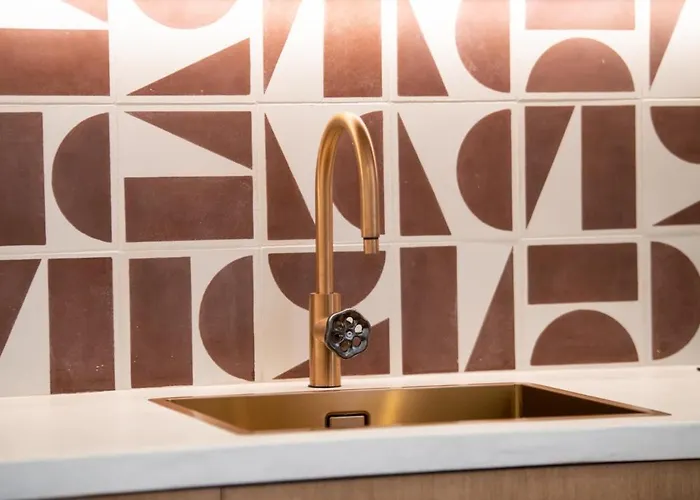 La Pampelonne Place Des Lices *